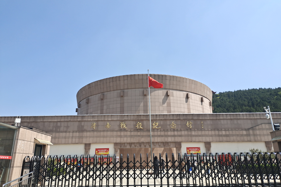 济南战役纪念馆参观者落卓